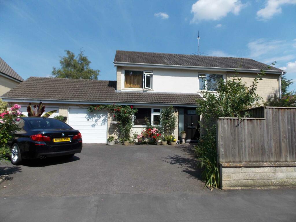 4 bedroom detached house for rent in Leys Lane, Frome, BA11