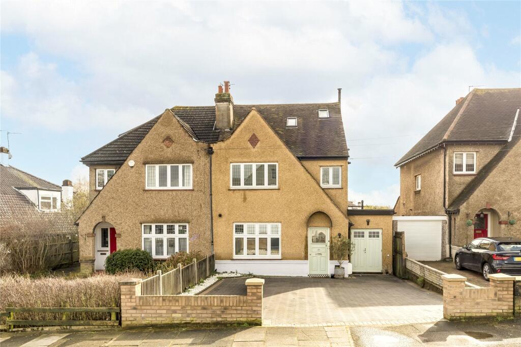 4 bedroom semidetached house for sale in Senlac Road, Lee, SE12