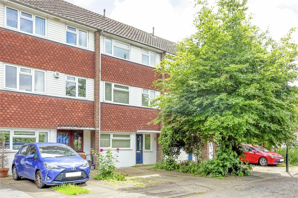 4 bedroom terraced house for sale in Buckden Close, Lee, SE12