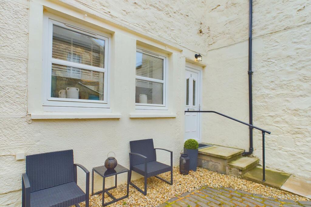 2 bedroom flat for sale in Apartments, Lesmahagow, ML11