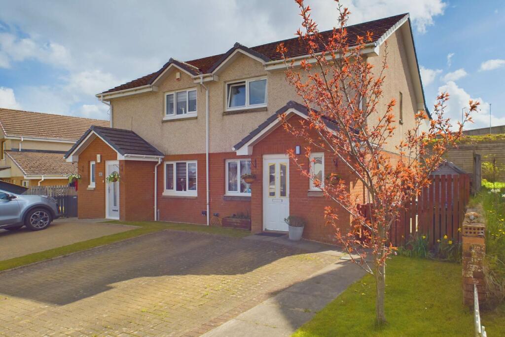 3 bedroom semidetached house for sale in Goldcrest Crescent