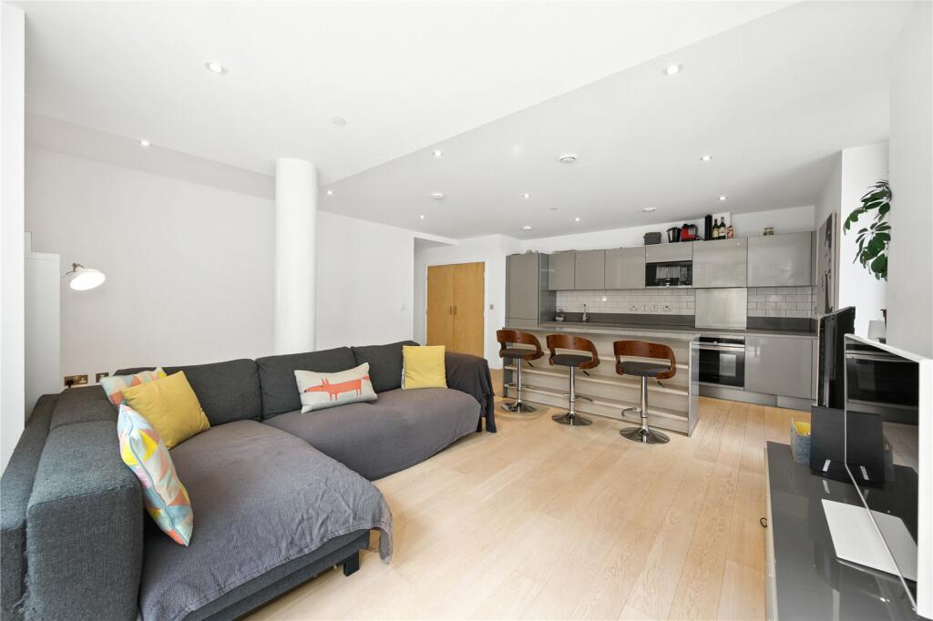 Main image of property: 47 Pilot Walk, Greenwich Village, London, SE10