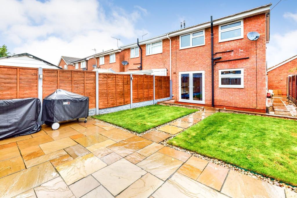 3 bedroom semidetached house for sale in Woodmans Croft,Hatton,Derby