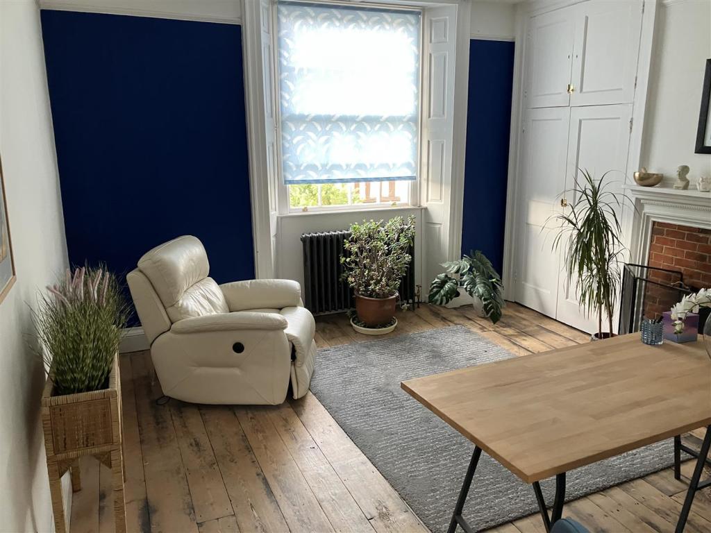 Commercial property for sale in High Street, Steyning, BN44