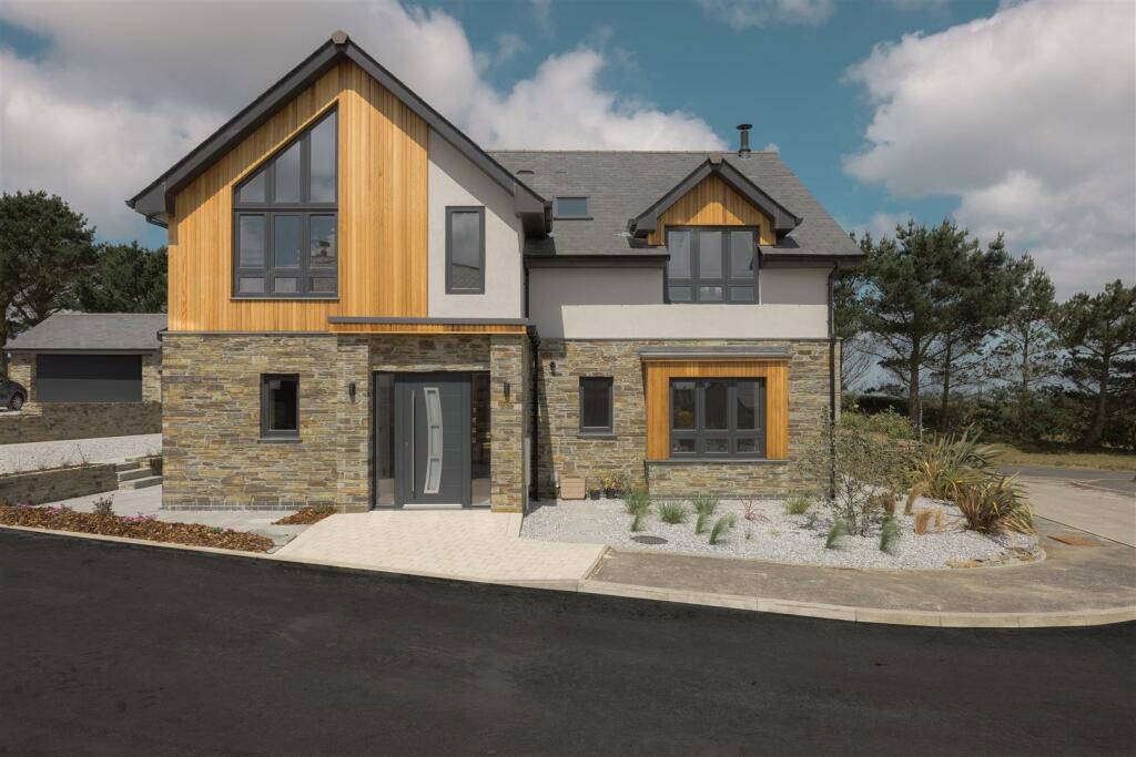 4 bedroom detached house for sale in St Merryn Padstow North