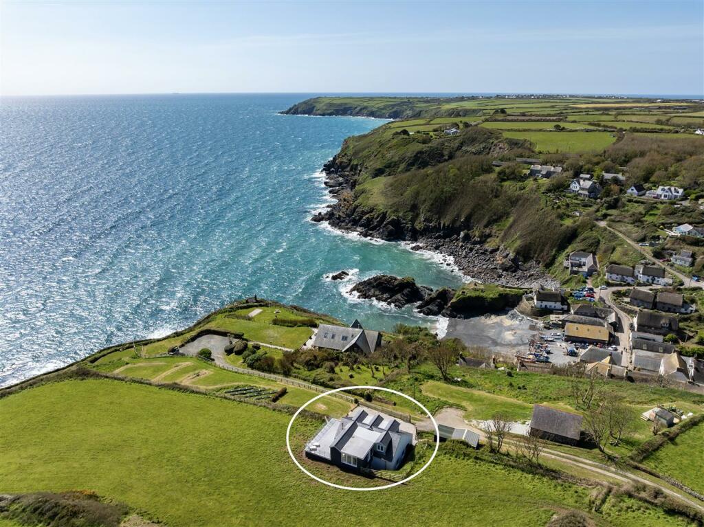 5 bedroom detached house for sale in Cadgwith Lizard Peninsula South Cornwall, TR12