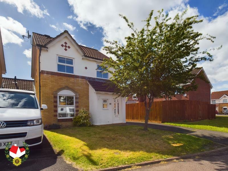 3 bedroom link detached house for rent in Highclere Road, Quedgeley, GL2