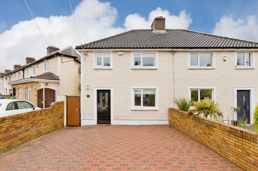 Main image of property: 37 Galtymore Park, Drimnagh, Dublin 12, D12 NH98