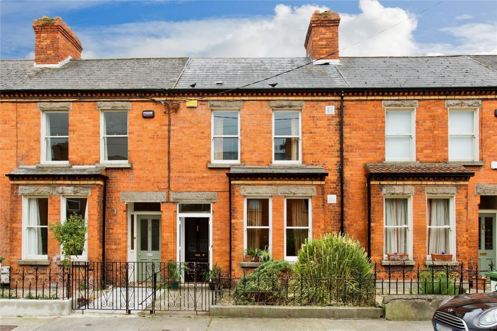 Main image of property: 15 Adelaide Terrace, Kilmainham, Dublin 8, D08 XKP1