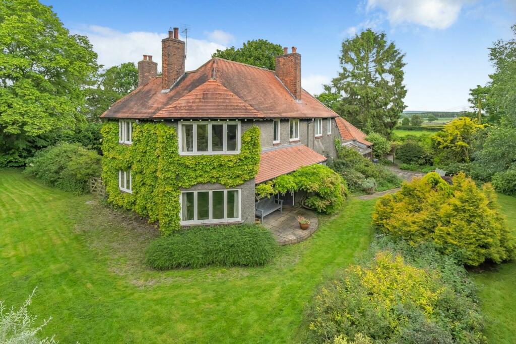 4 bedroom detached house for sale in Boroughbridge Road, Brafferton