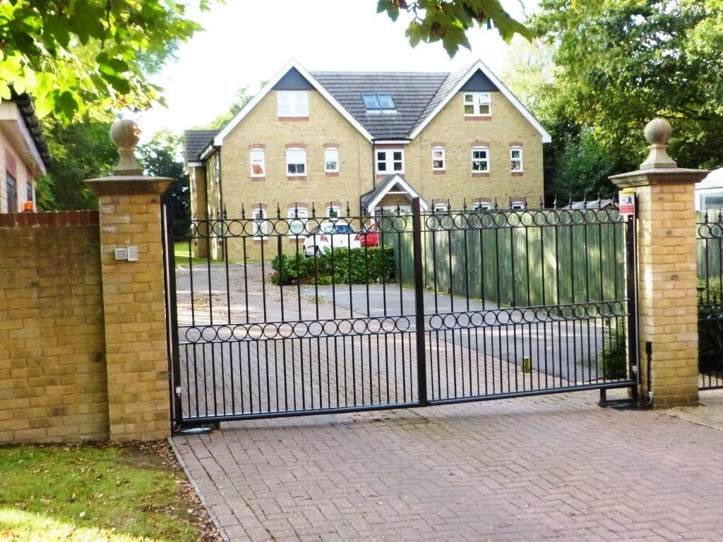 Main image of property: Pryor Close, Tilehurst, Reading, RG31