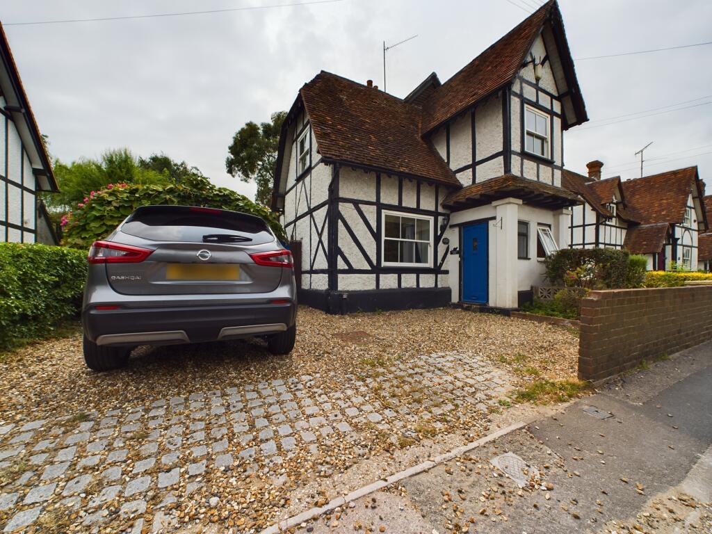 Main image of property: Reading Road, Lower Basildon, RG8