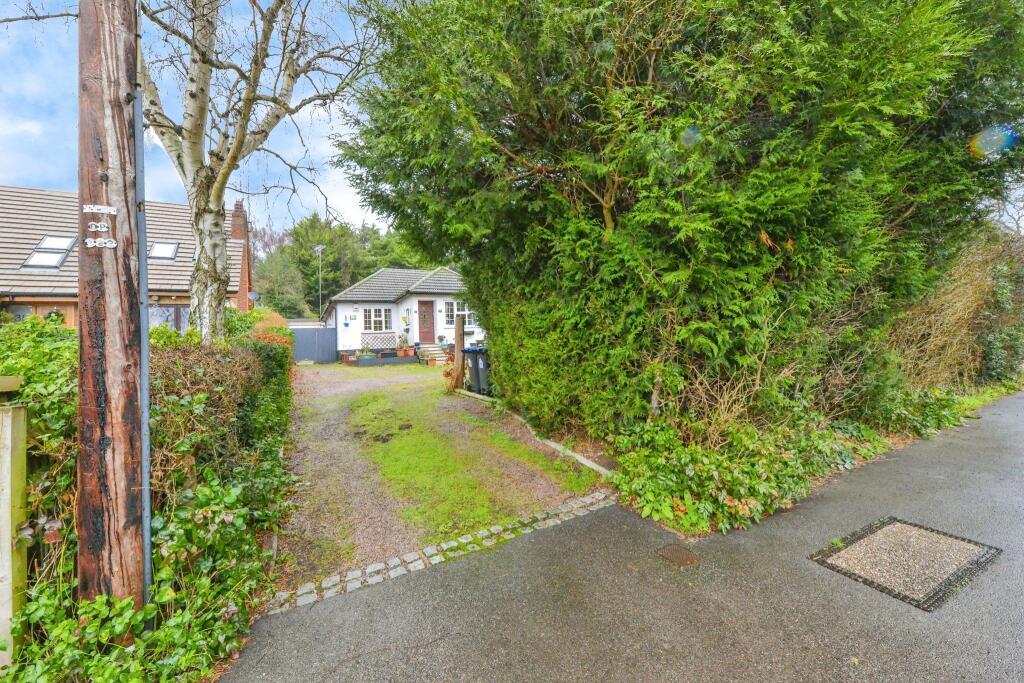 3 bedroom detached bungalow for sale in Mardley Avenue, Welwyn, AL6