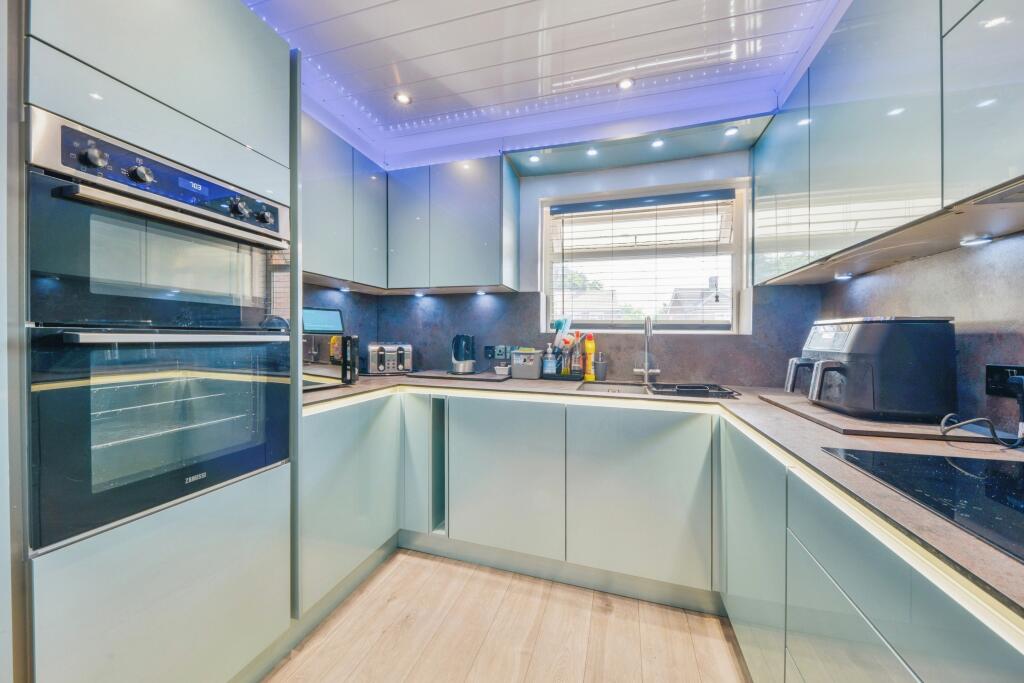 Additional property image - Broomleys, St. Albans, AL4