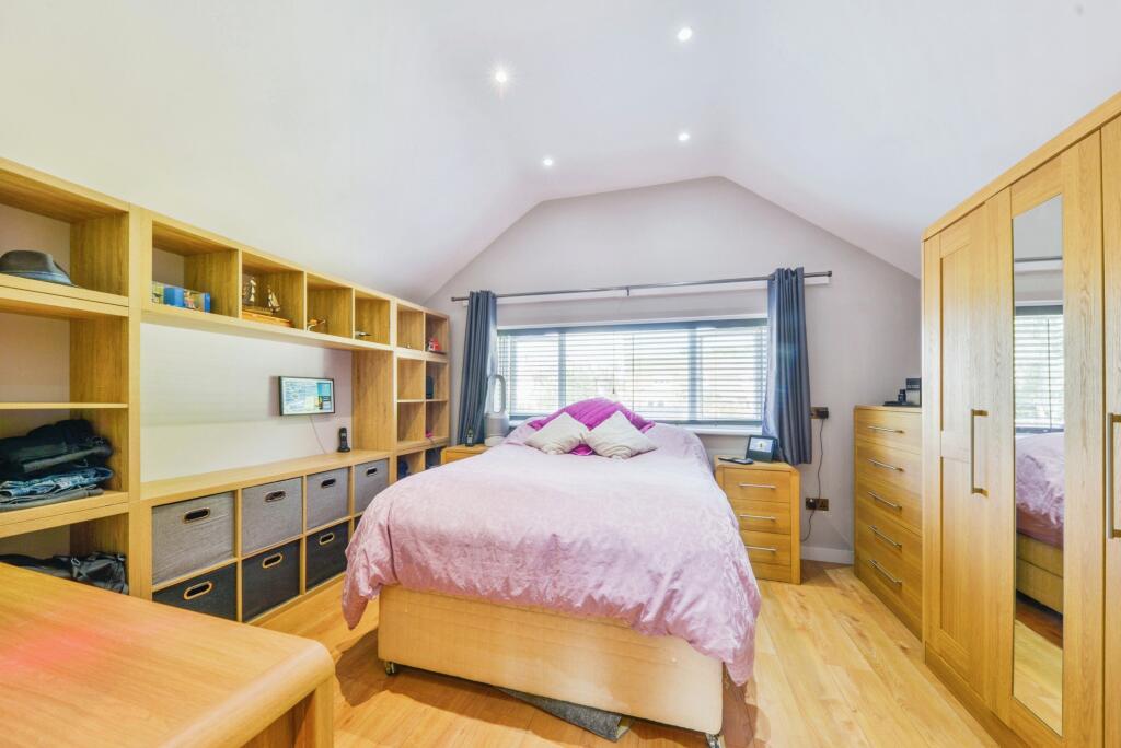 Additional property image - Broomleys, St. Albans, AL4