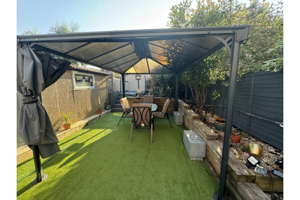 Additional property image - Broomleys, St. Albans, AL4