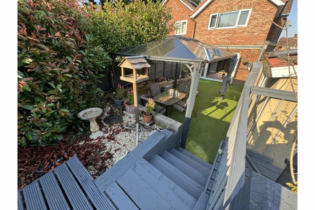 Additional property image - Broomleys, St. Albans, AL4