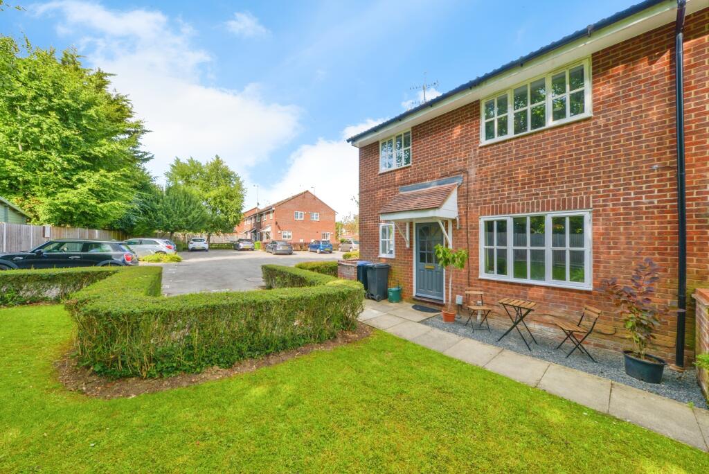2 bedroom end of terrace house for sale in Gresley Close, Welwyn Garden