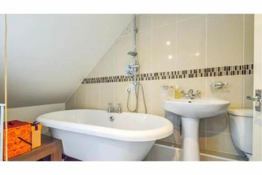 Additional property image - Twelve Acres, Welwyn Garden City, AL7