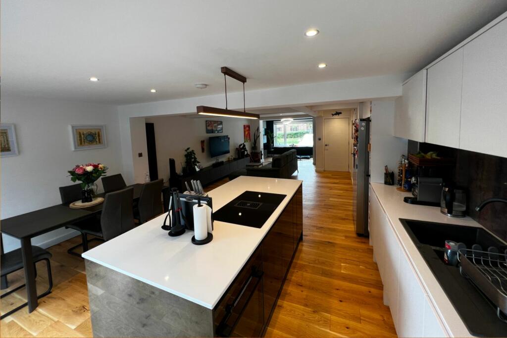 Additional property image - Drakes Drive, St. Albans, AL1