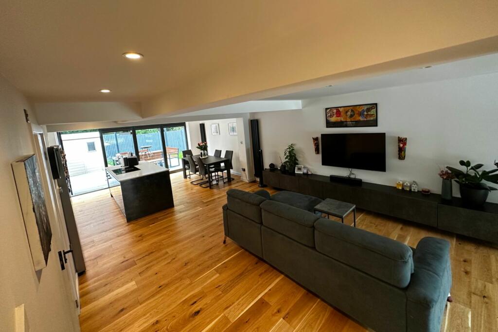 Additional property image - Drakes Drive, St. Albans, AL1