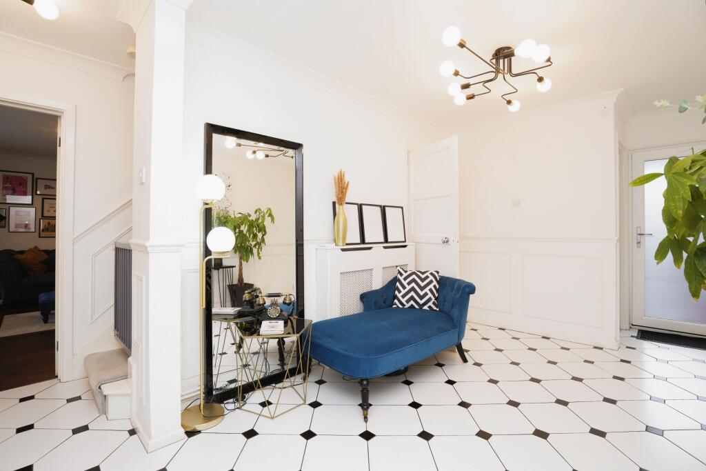 Additional property image - Cole Green Lane, Welwyn Garden City, AL7