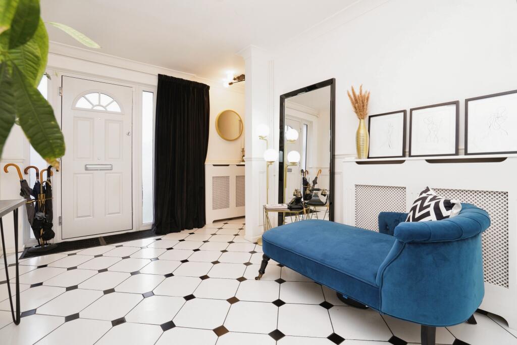 Additional property image - Cole Green Lane, Welwyn Garden City, AL7