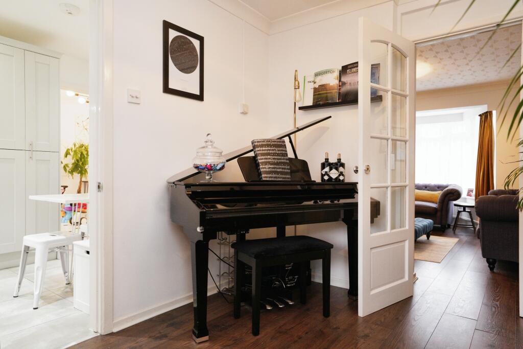 Additional property image - Cole Green Lane, Welwyn Garden City, AL7