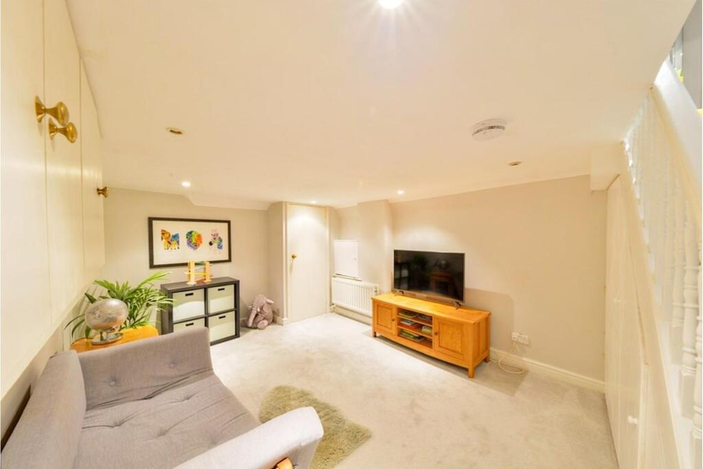 Additional property image - Oswald Road, St. Albans, AL1