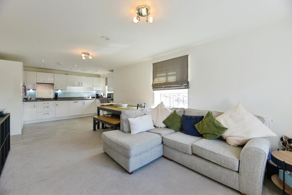 Main image of property: 51 Bridge Road East, Welwyn Garden City, AL7