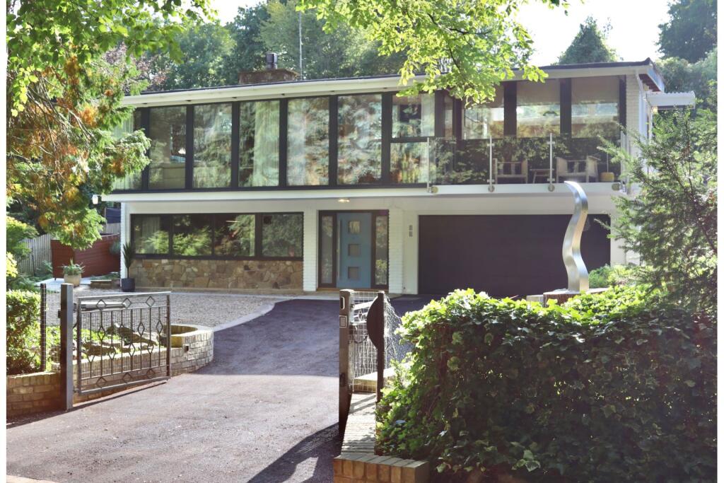 Main image of property: Hangmans Lane, Welwyn, AL6