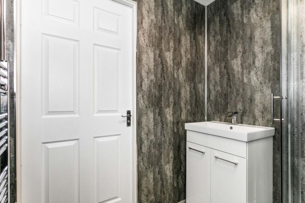 2 bedroom flat for sale in Bonnyview Drive, Aberdeen, AB16