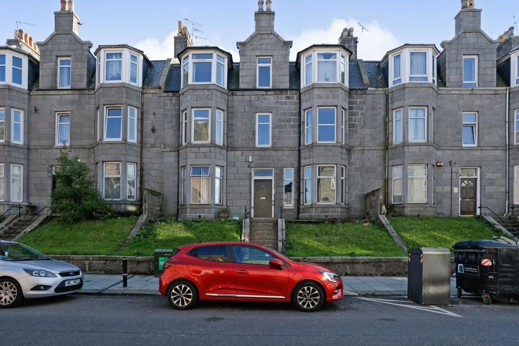 2 bedroom flat for sale in Victoria Road, Aberdeen, AB11