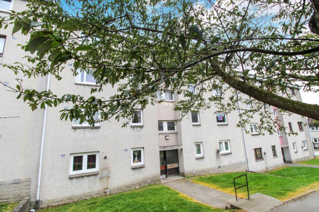 2 bedroom flat for sale in Cornhill Terrace, Aberdeen, AB16