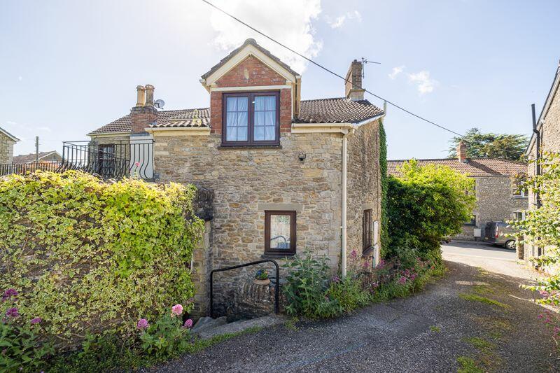 Additional property image - Detached period 4 bedroom house in central Bruton