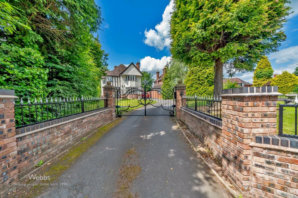 4 bedroom detached house for sale in Stafford Road, Walsall, WS3
