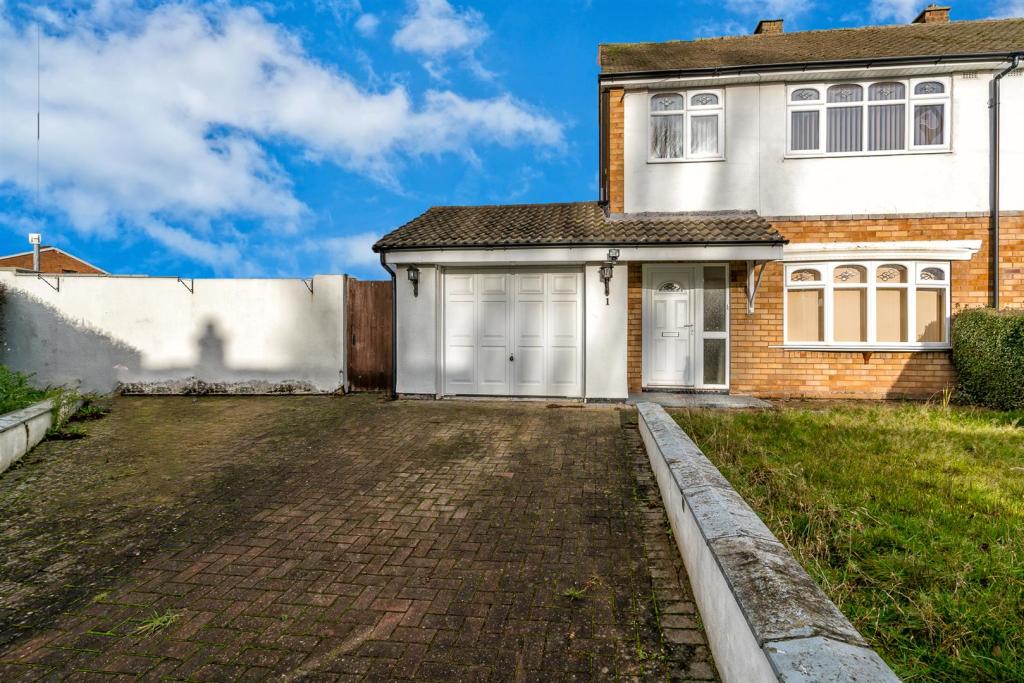 3 bedroom semidetached house for sale in Simmonds Road, Bloxwich