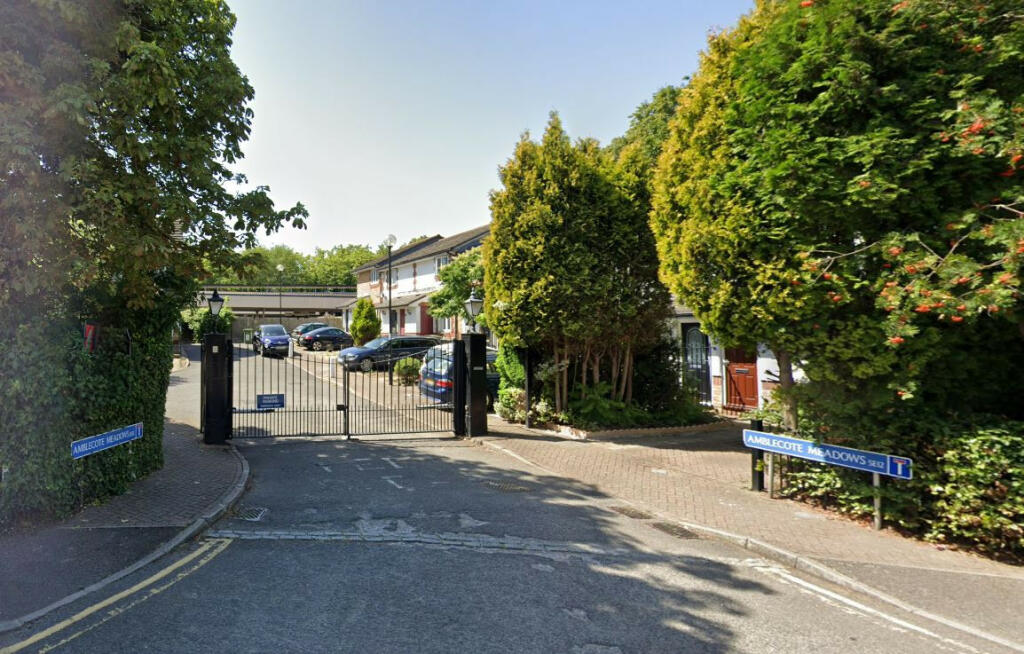 2 bedroom terraced house for rent in Amblecote Meadows, London, SE12