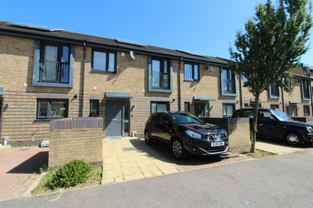 3 bedroom terraced house for rent in Sterling Road, Bexleyheath, DA7