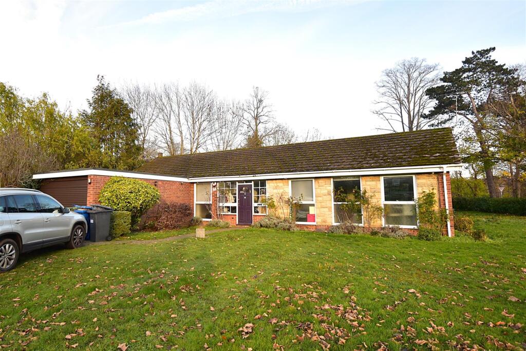 Main image of property: Maidenhead Court Park, Maidenhead