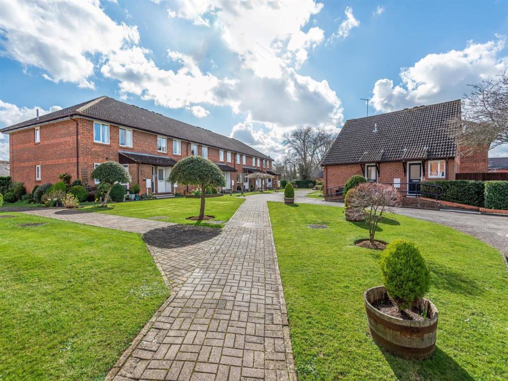 1 bedroom apartment for sale in Richmond Court, Towcester, NN12