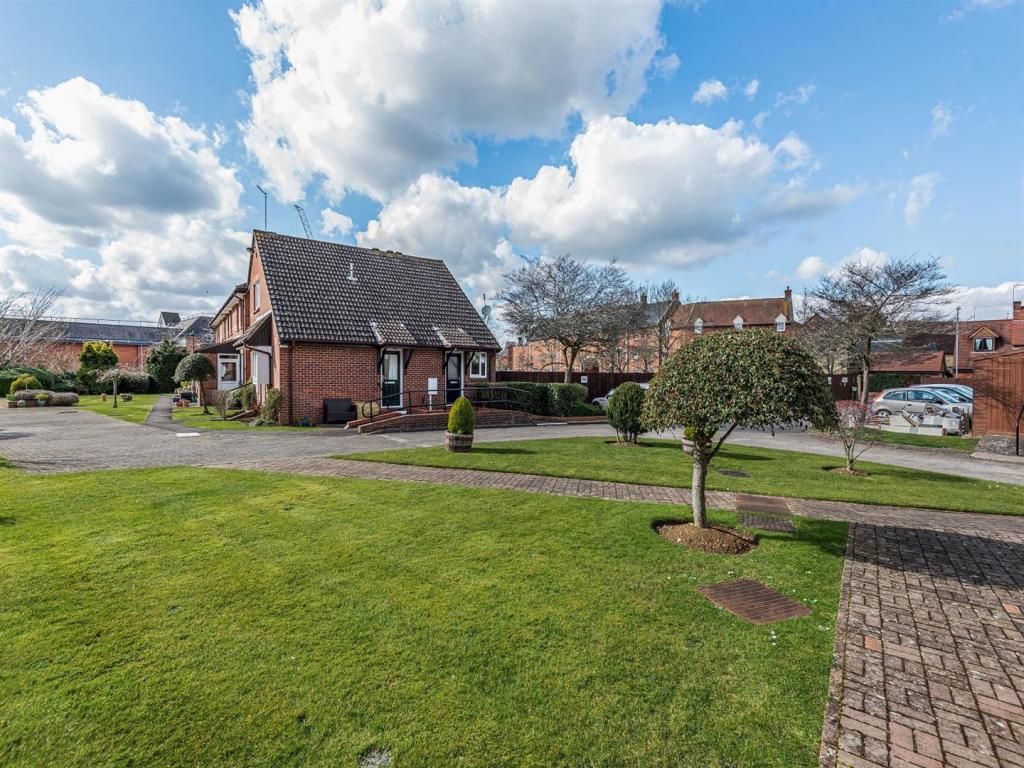 1 bedroom apartment for sale in Richmond Court, Towcester, NN12