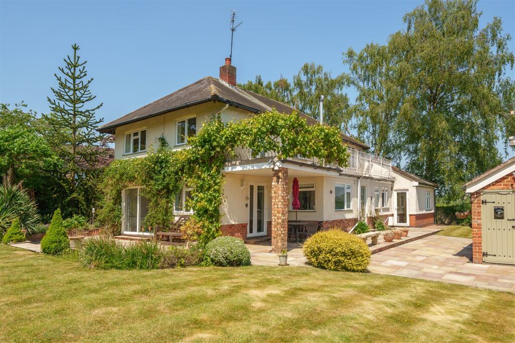 4 bedroom detached house for sale in Church Lane, Nether Heyford