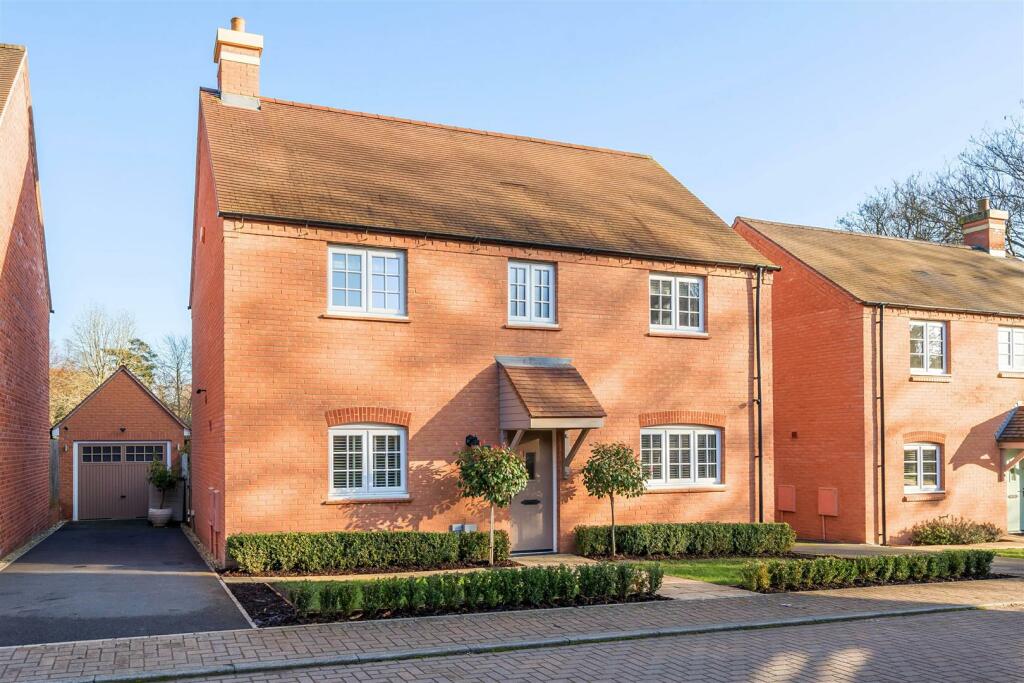 4 bedroom detached house for sale in Redhouse Drive, Towcester, NN12