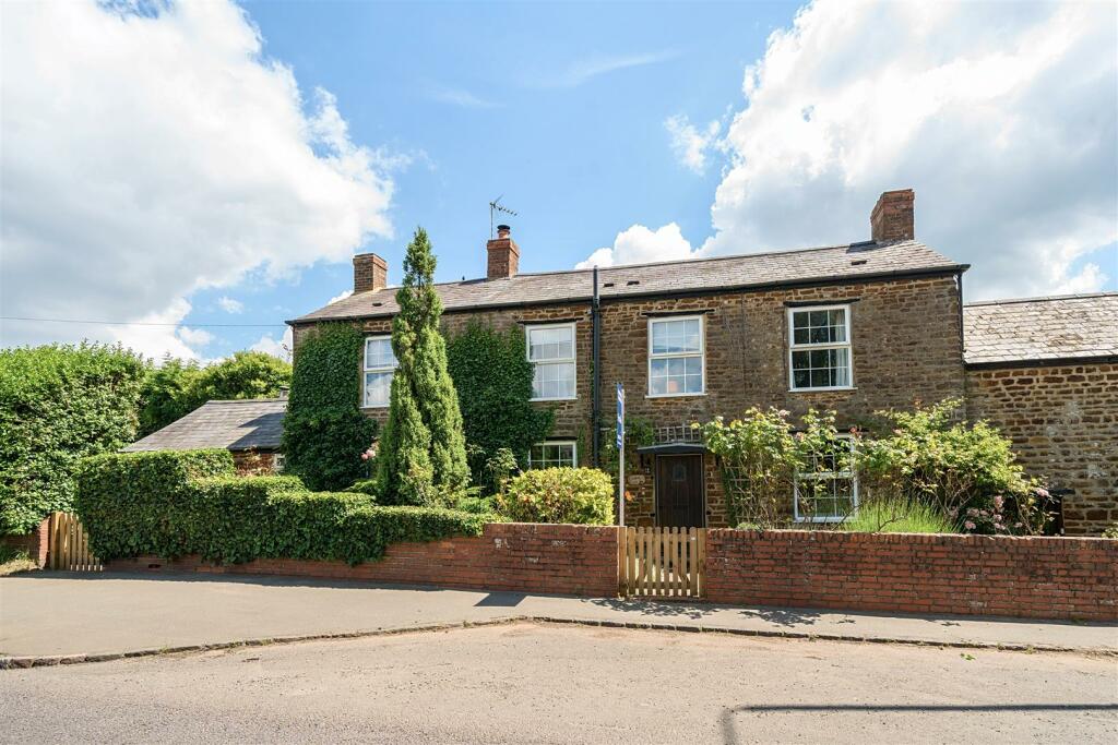 3 bedroom semidetached house for sale in Watling Street East, Fosters