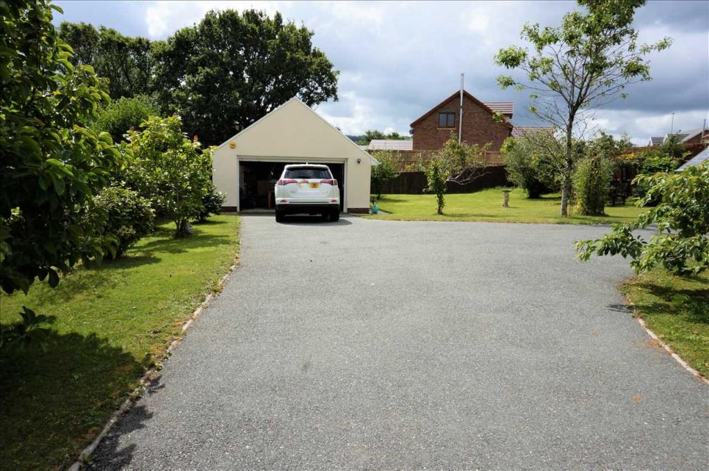 4 bedroom detached bungalow for sale in Uwch Gwendraeth, DREFACH
