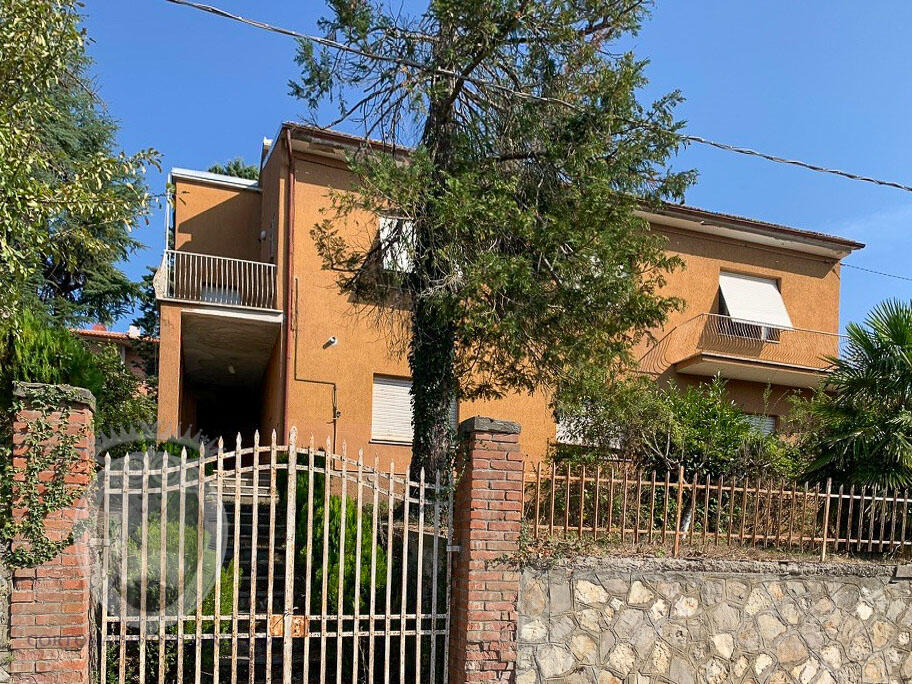 7 bedroom village house for sale in Mercatale Arezzo Tuscany Italy