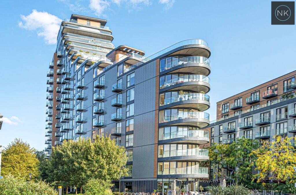 Main image of property: Park Vista Tower, 5 Cobblestone Square, London, Greater London, E1W 3AY