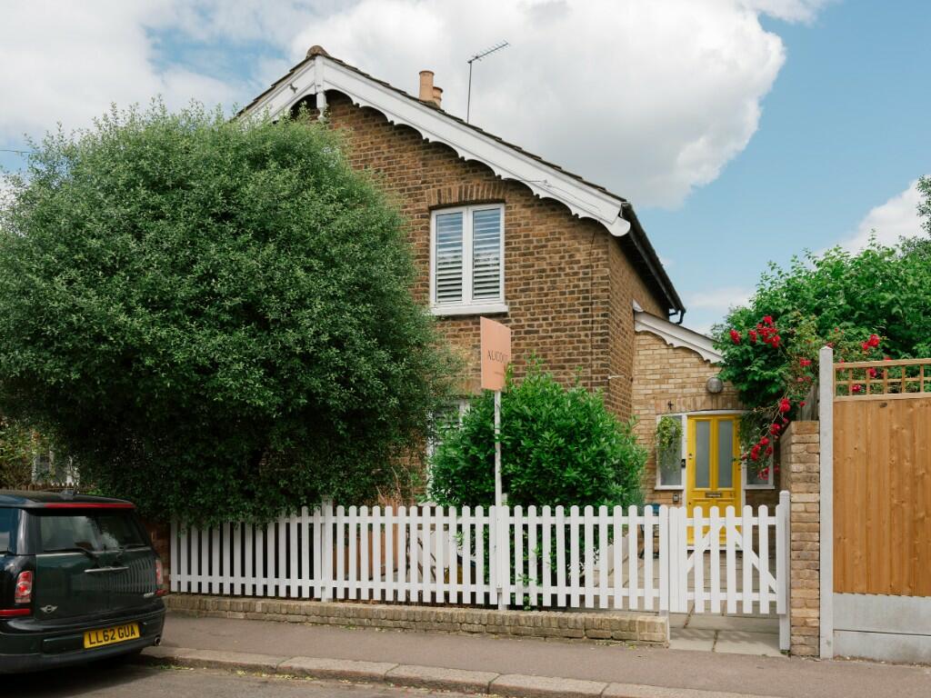 Main image of property: Eden Road, London, E17