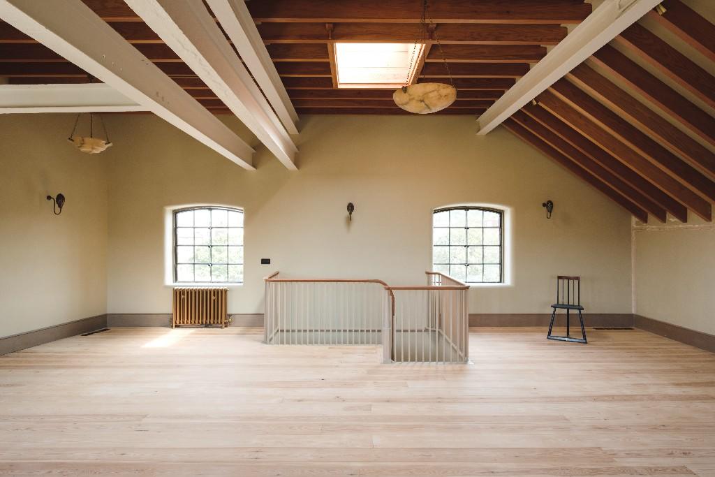 reclaimed,Lounge